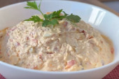 Recept dana: Vlaška salata će zbog slaninice, sira i pečenih paprika zameniti rusku na vašoj trpezi