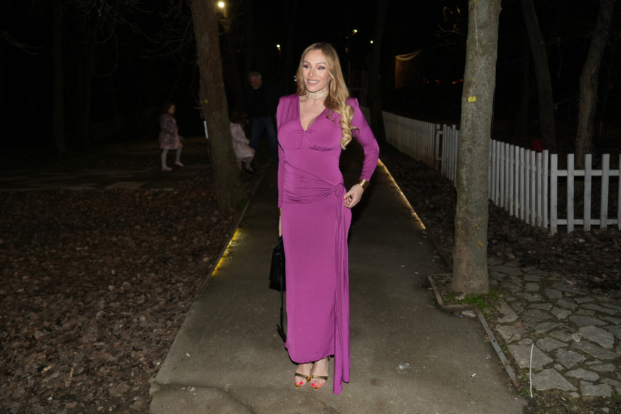 Anabela Atijas proslavlja jubilarni 50. rođendan: Okupila porodicu, prijatelje i kolege, a tu je i uhapšeni pevač (FOTO)