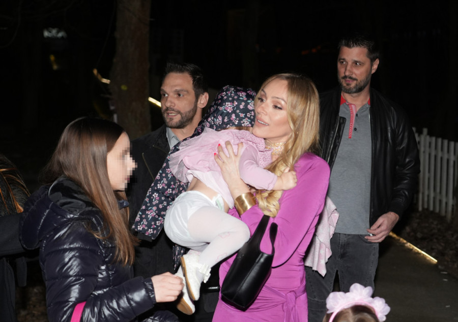 Anabela Atijas proslavlja jubilarni 50. rođendan: Okupila porodicu, prijatelje i kolege, a tu je i uhapšeni pevač (FOTO)