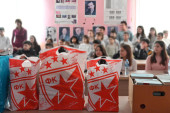Zvezda donirala knjige osnovcima iz Rekovca! Đaci izveli priredbu namenjenu za Svetosavsku akademiju!