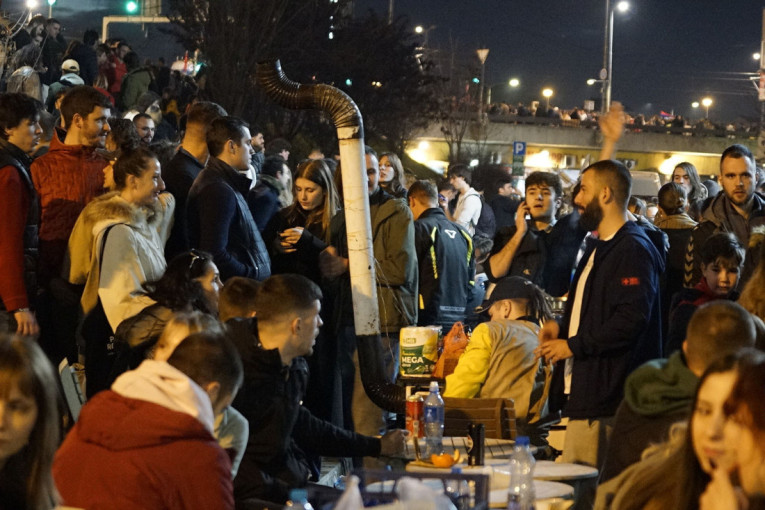 Sramotno! Studenti napravili žurku na Autokomandi: Umesto tišine, čula se glasna muzika (VIDEO)