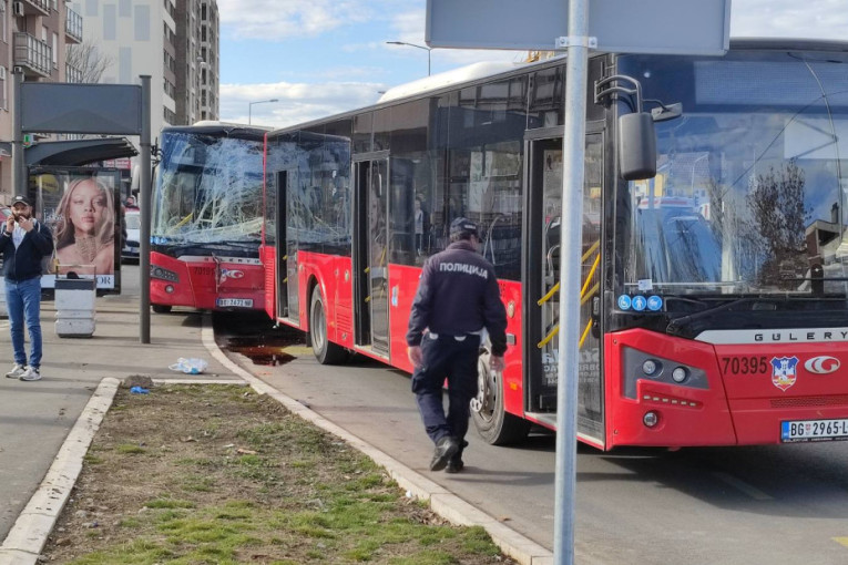 Napadnut vozač autobusa u Beogradu: Mladić i devojka mu pretili, tražili da upravljaju vozilom!