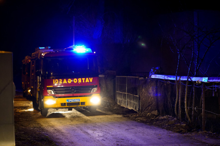 Havarija na Savi: Vatra progutala poznati splav (FOTO)