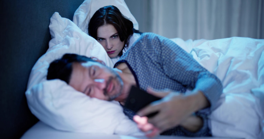 Otkrila sam da me dečko vara – odala ga je sitnica u autu na koju niko ne obraća pažnju