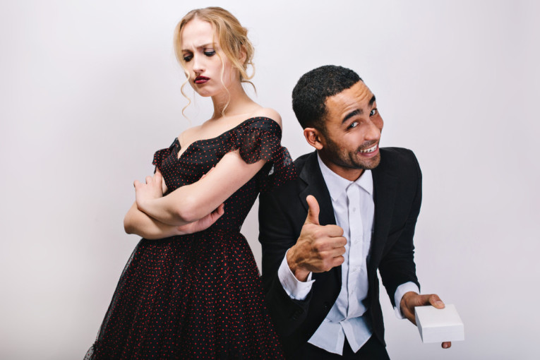 Oni ne mogu da smisle Dan zaljubljenih: Četiri znaka Zodijaka hvata mučnina od njega