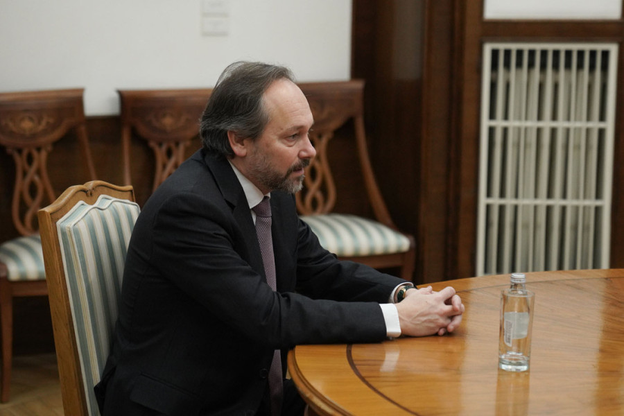 Važan sastanak: Predsednik Vučić sastao se sa šefom delegacije EU Emanuelom Žiofreom