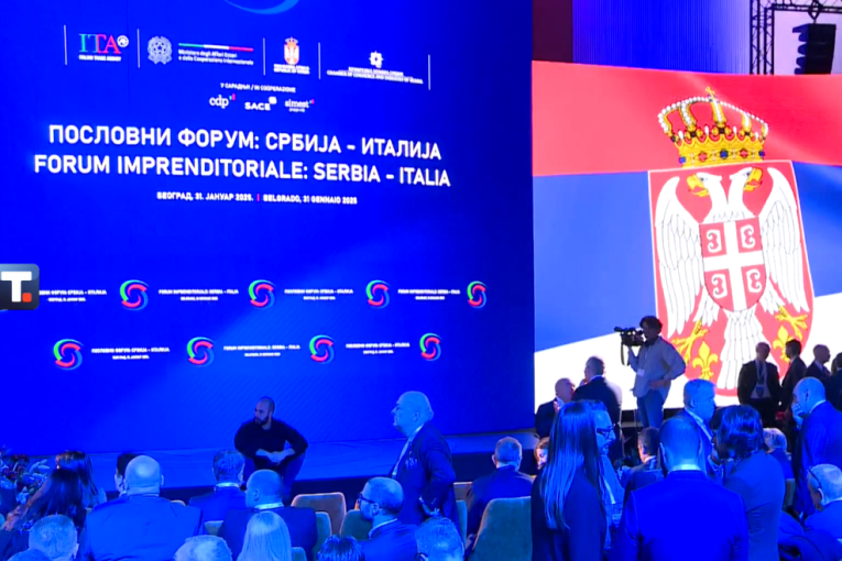 Vučić sa Tajanijem: Predsednik i šef italijanske diplomatije učestvuju na Poslovnom forumu Srbija-Italija (VIDEO)