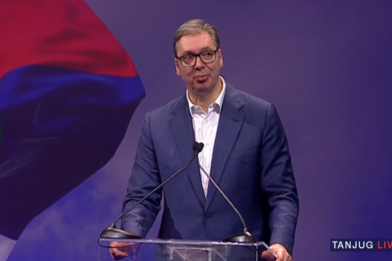 Vučić u poseti Rasinskom okrugu: Počeo skup u Trsteniku (VIDEO)