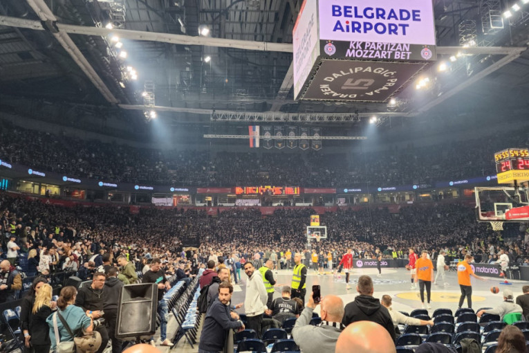 Partizan - Crvena zvezda: Arena je skoro puna, Delije zauzele svoje mesto! (FOTO/VIDEO)