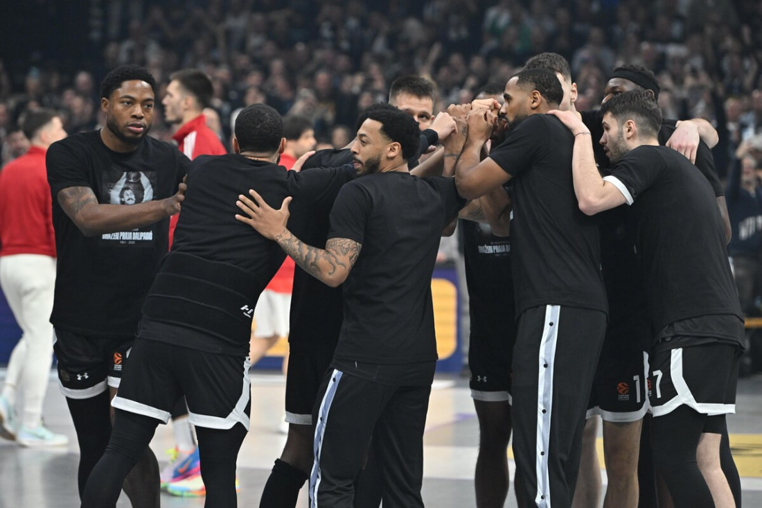 Dirljivo, Praja nije zaboravljen: I Partizan i Zvezda još jednom odali počast legendi (FOTO)