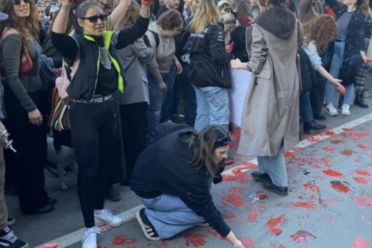 Krvave šake po jednom od najprometnijih bulevara u Skoplju: Makedonci iskopirali proteste studenata iz Srbije (FOTO)