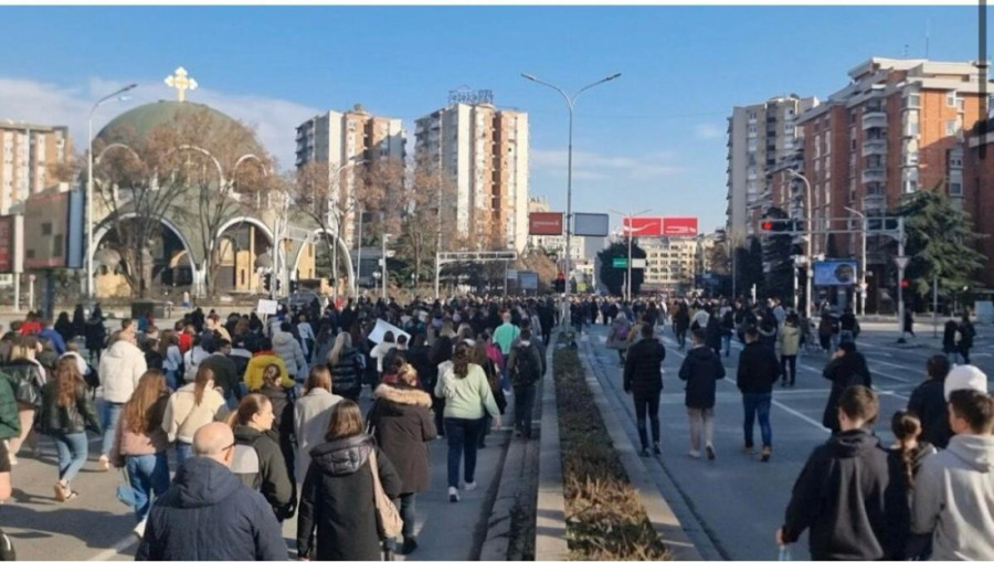 Krvave šake po jednom od najprometnijih bulevara u Skoplju: Makedonci iskopirali proteste studenata iz Srbije (FOTO)