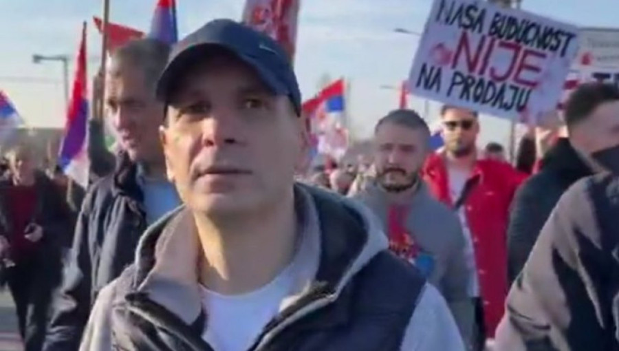 Vraća se "holidej opozicija"! Za Miloša Francuza izbori nisu prioritet jer mora na more!