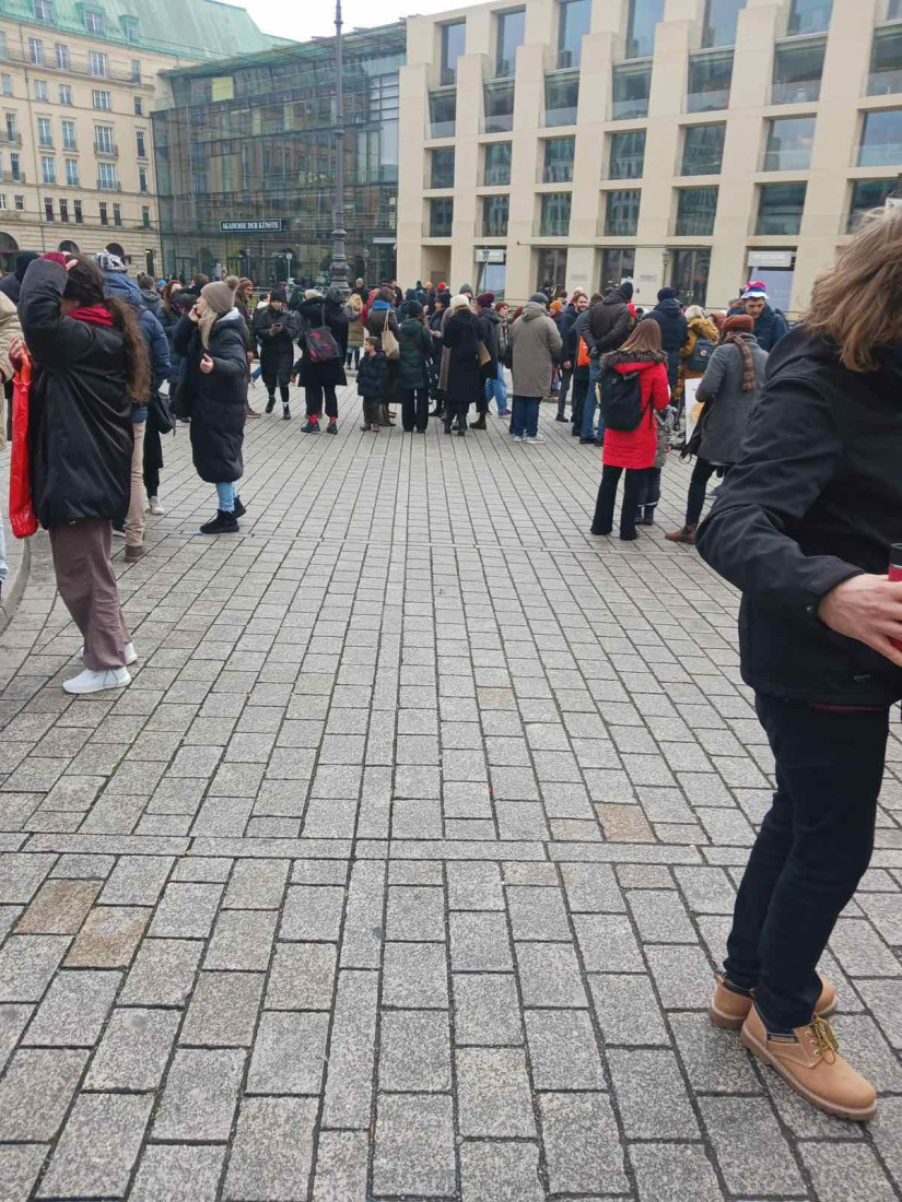 Šaka jada na protestu podrške opoziciji u Berlinu! Nemački mediji se malo preračunali (FOTO)