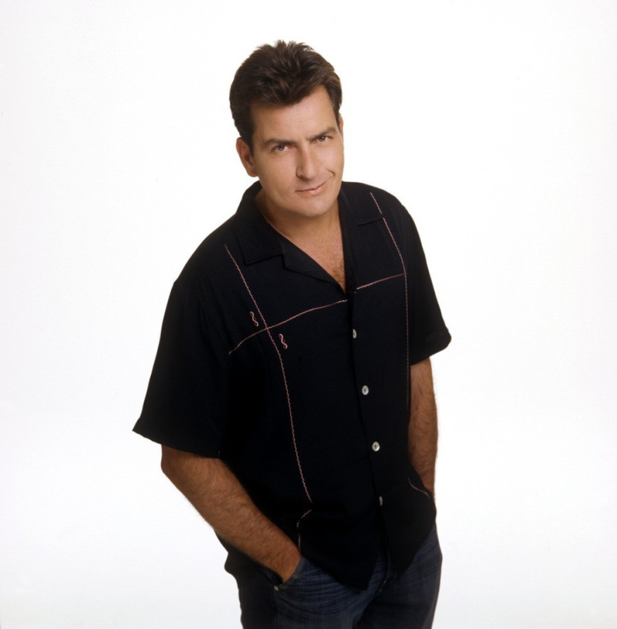 10 najzanimljivijih činjenica o čuvenoj seriji "Dva i po muškarca": Neke će vas šokirati (FOTO)