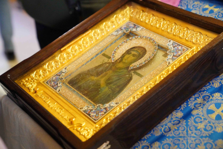 Misterija ukradene ikone sa Hilandara postaje drama: Otac Simeon je doneo u Srbiju, a nakon njegove smrti ostala kod nje