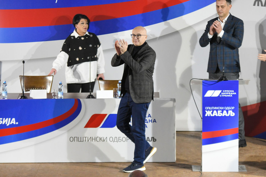 Neće Dinko Gruhonjić reći gde je Vojvodina, narod će se pitati! Vučević u Žablju - nema prelazne vlade ni ekspertske, samo srpska vlada