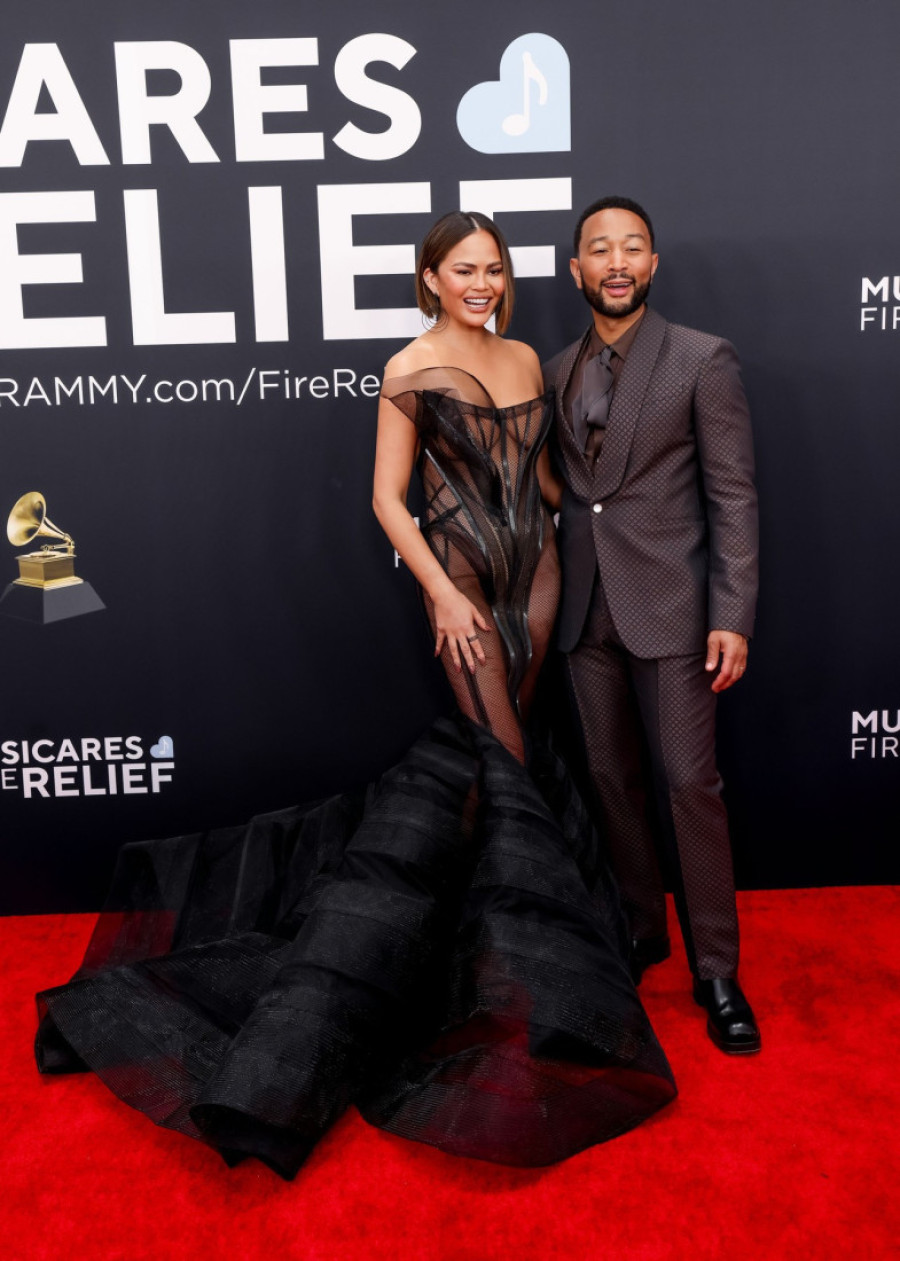 Najupečatljivija modna izdanja sa dodele Gremija: Lejdi Gaga donela dramu, Čapel u haljini staroj 22 godine (FOTO)