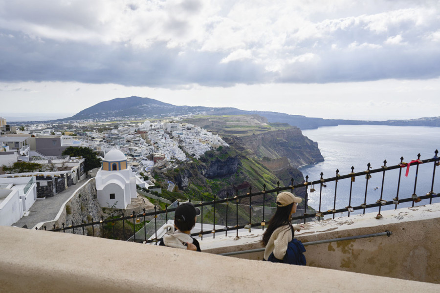 Život se polako vraća u normalu: Đaci se vratili u školske klupe na Santoriniju, roditelji i dalje zabrinuti!