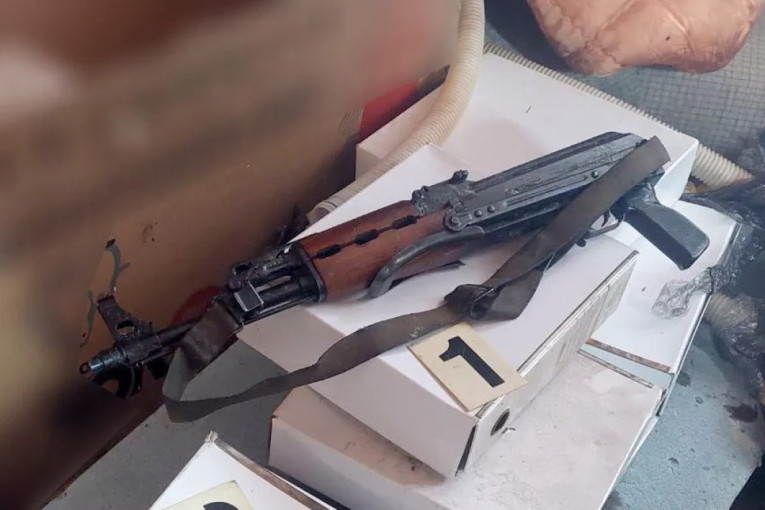 Hapšenje u Šidu: A u stanu - puška