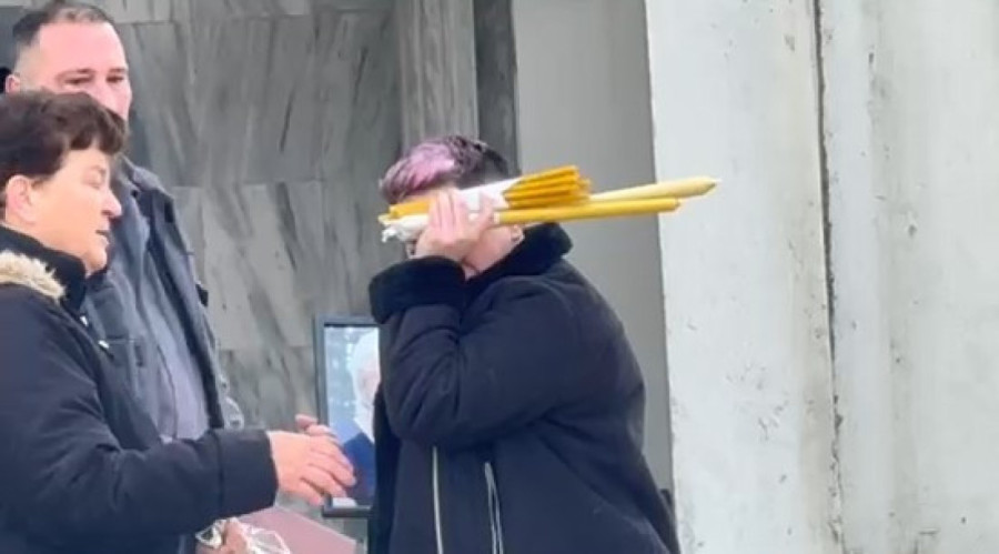 Matorin otac na sahranu došao u invalidskim kolicima: Porodica neutešna, Jovanu sve vreme pridržava brat