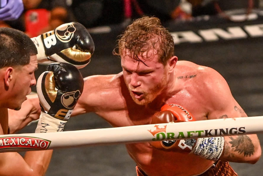 Od šampiona do cirkuzanta - Kanelo izabrao Pola umesto pravog boksa, ozbiljan blam za najboljeg borca