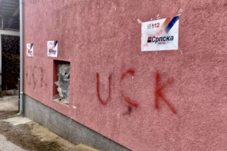 Napad na kuću na KiM u kojoj živi mali Lazar koga je krstio predsednik Vučić: Prešarani plakati Srpske liste i ispisani grafiti "UČK"