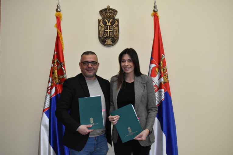 Ministarka Vujović potpisala ugovor: Uskoro počinje izgradnja 11,7 kilometara nedostajuće kanalizacije u Laćarku