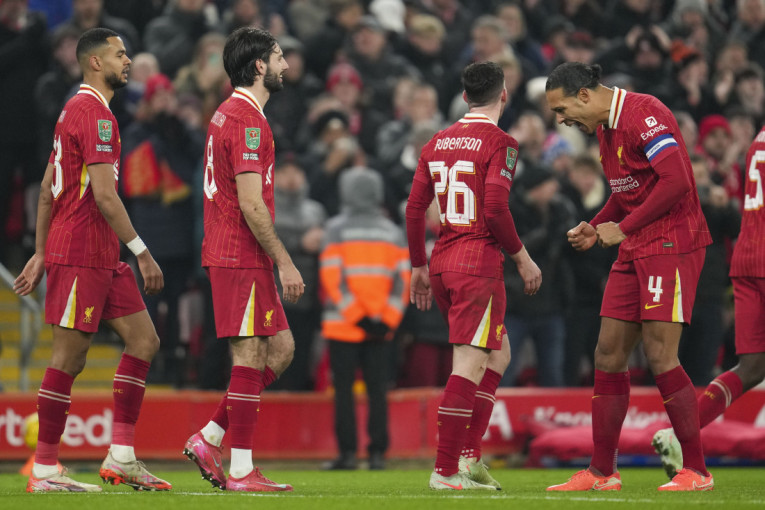 Liverpul besprekoran! Pevci se izgubili na Enfildu!