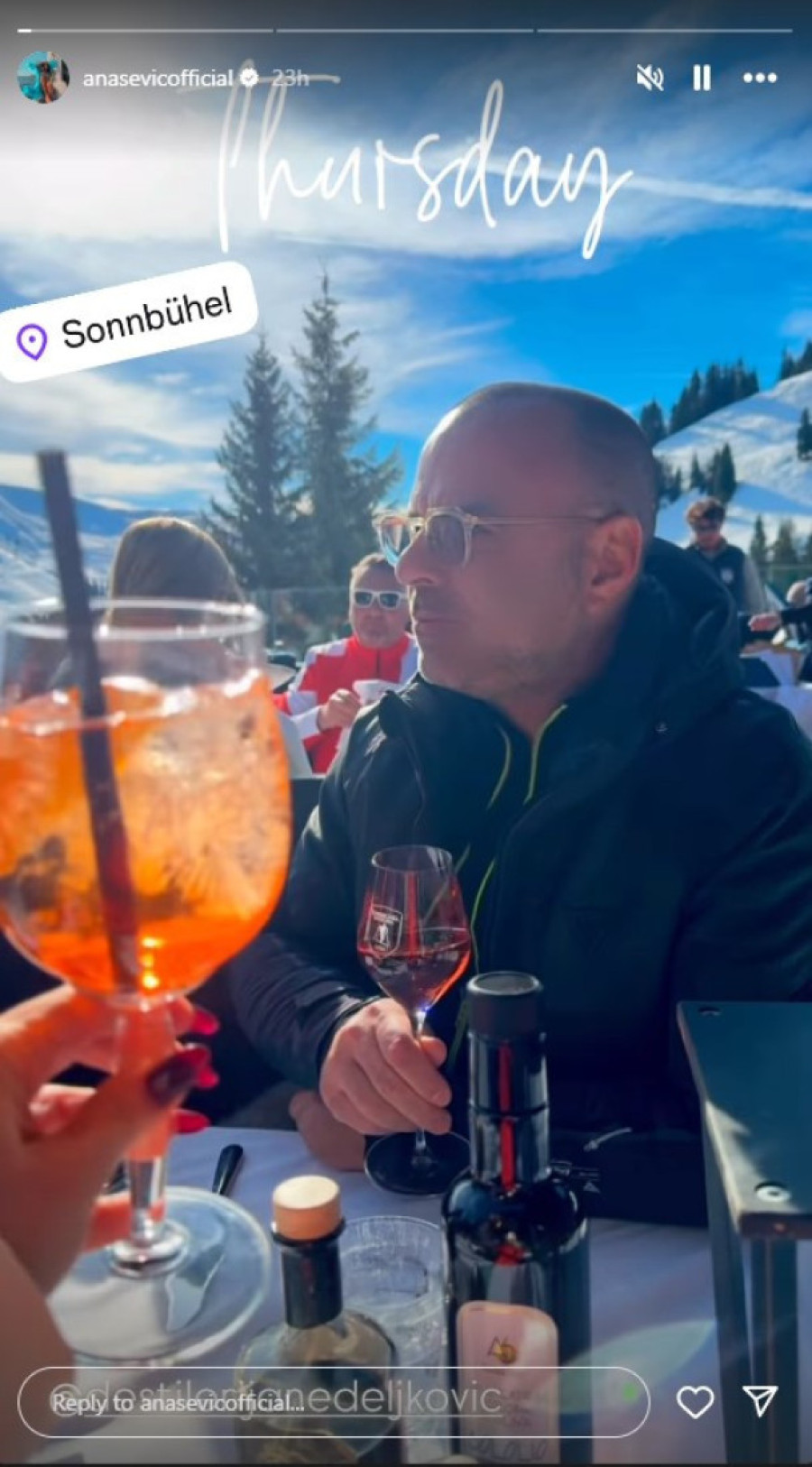 Naša pevačica s mužem pobegla iz Beograda: Ispijaju koktele i gala se provode u ovom luks skijalištu