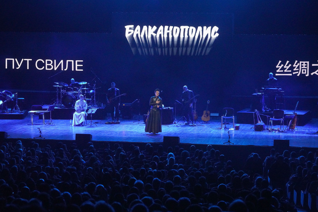 Slobodan Trkulja zapevao na kineskom jeziku: Pogledajte ko je od poznatih došao na njegov muzički performans "Put svile" (FOTO/VIDEO)