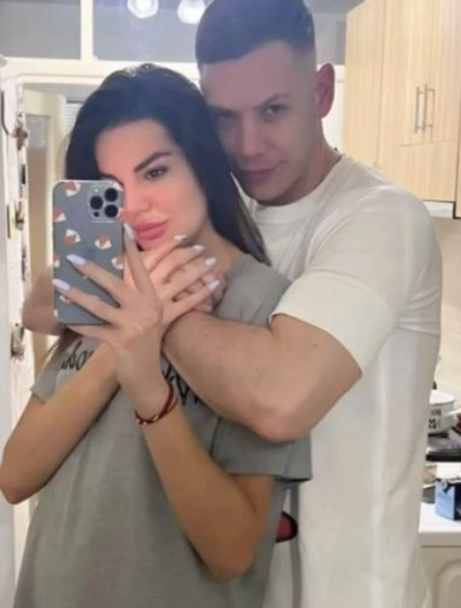 Ljubisavljevićeva u majici svog muža, bez trunke šminke: Ovako izgleda tri nedelje nakon porođaja (FOTO)