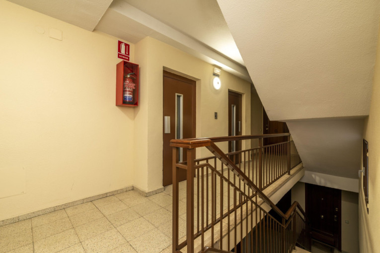 Živite u prizemlju i nikada ne koristite lift? Evo zašto ipak morate da ga plaćate