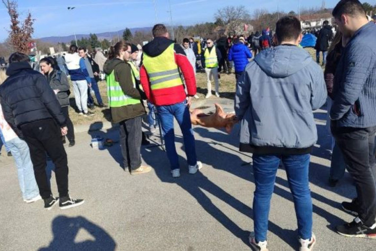 Propala blokada Beograda i Novog Sada! Nekolicina ekstremista maltretirala celu Srbiju (FOTO/VIDEO)