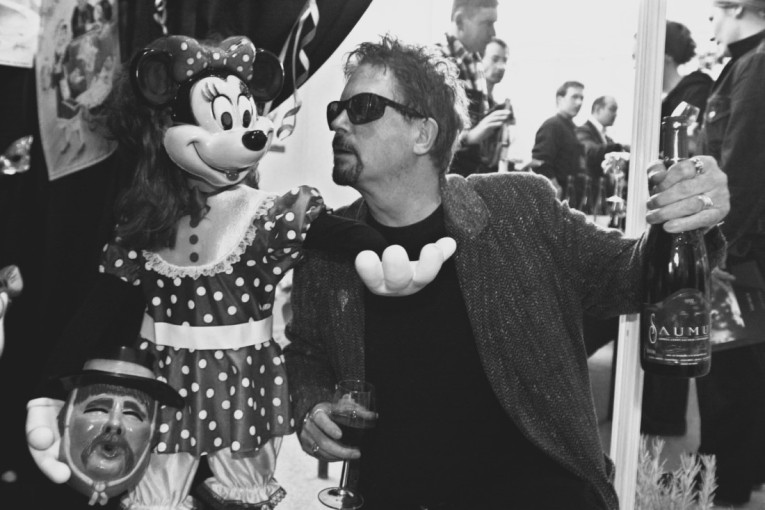 Preminuo američki pisac Tom Robins: Svoje memoare je napisao kako bi "udovoljio ženama" (FOTO)