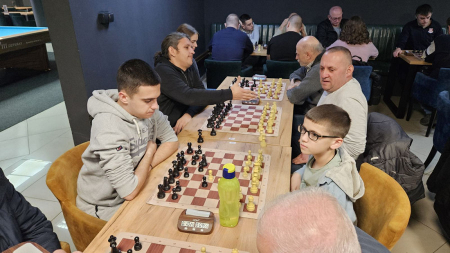 Veliki šahovski događaj u Loznici Prvi potez povukao predsednik ŠSS Andrija Jorgić!