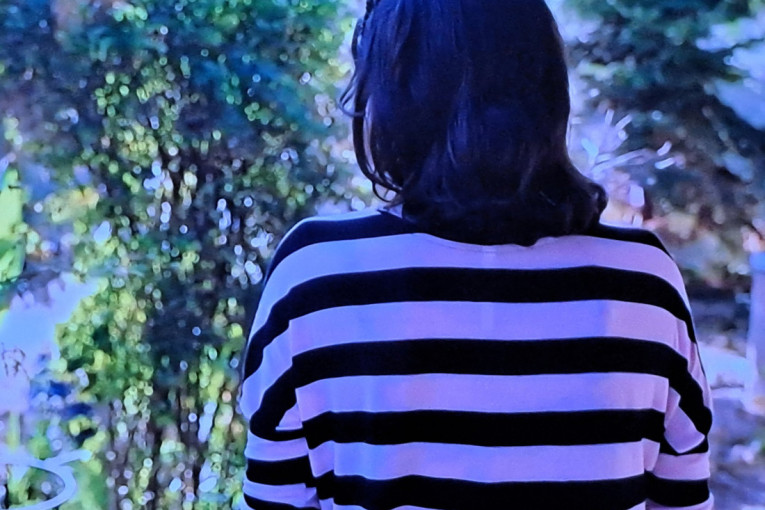 Novi detalji bizarnog zločina u Grčkoj: Trudna Srpkinja mužu vezala oko vrata gajtan sa pletenim krstom