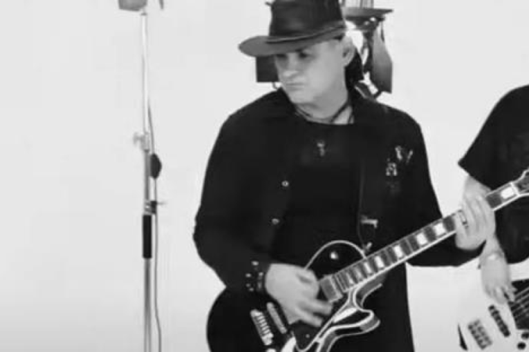 Velika tuga: Preminuo poznati muzičar (53), oglasili se članovi benda