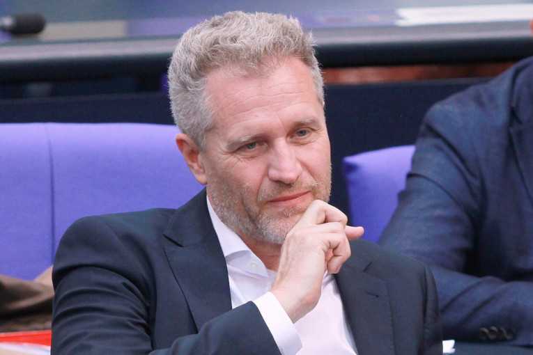 "Srbi su ponosan narod" Bajstron u Evropskom parlamentu: Vlast će menjati na izborima a ne spoljno podsticanim nemirima