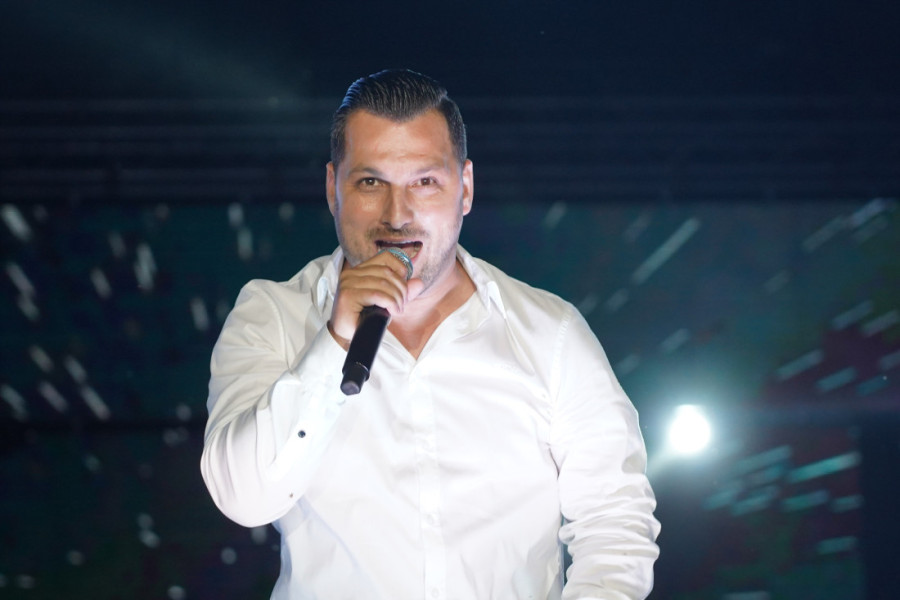 Naš poznati pevač čeka šesto dete, a sada otkrio pol bebe! (FOTO)