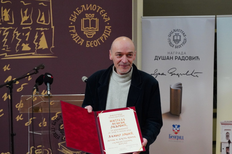 Damiru Jociću uručena nagrada "Dušan Radović" za najbolju dečju knjigu: Nije mogao da sakrije emocije (FOTO)