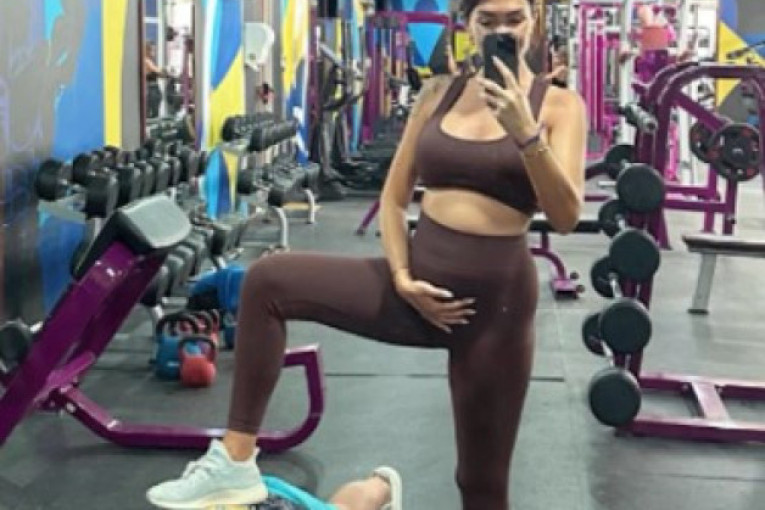 Uroš Živković se ne odvaja od trudne devojke: Zajedno su čak i dok vežbaju (FOTO)