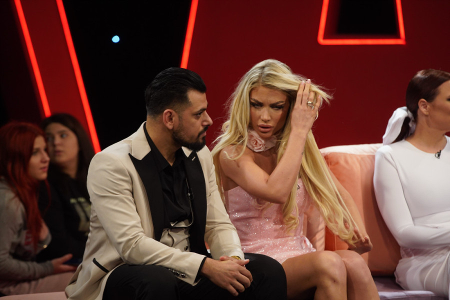 Boru Santanu baš krenulo nakon razvoda: Sa cimerkom javno razmenjuje nežnosti (FOTO)