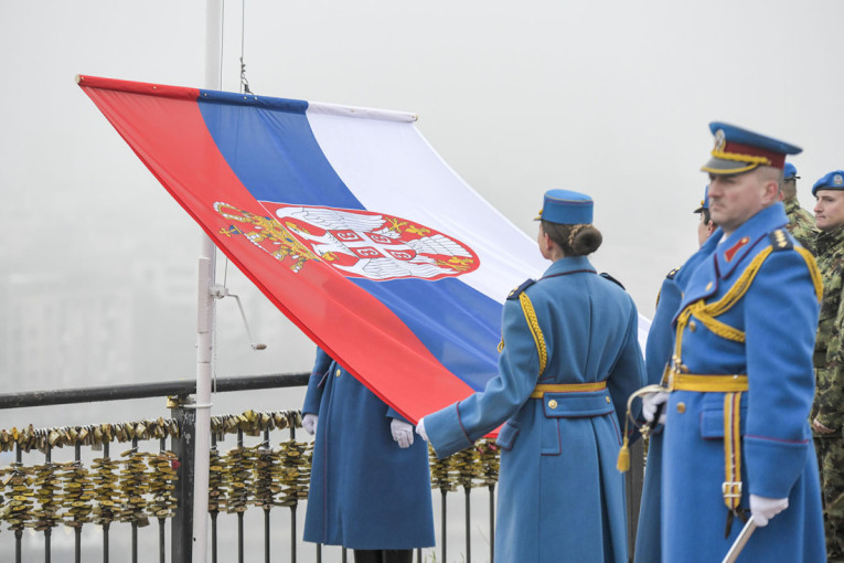 Na Kalemegdanu povodom Dana državnosti Republike Srbije izvedena počasna paljba! (FOTO/VIDEO)