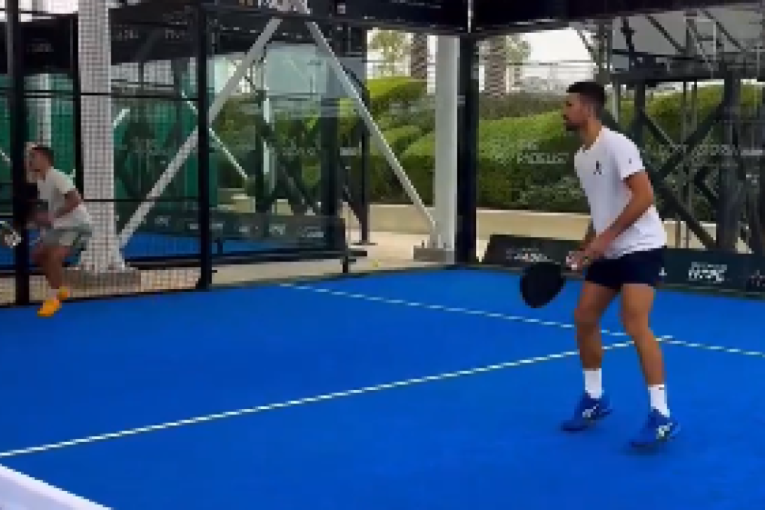 Novak na terenu sa italijanskom fudbalskom zvezdom: Ali ovog puta nije igrao tenis (VIDEO)