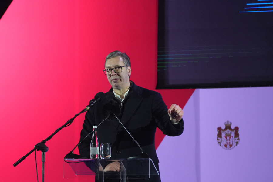 Dve slike Srbije! Sremska Mitrovica juče bila prepuna ljudi, a u Kragujevcu debakl!