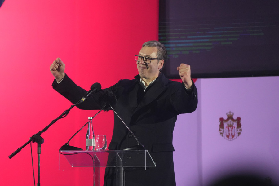 Dve slike Srbije! Sremska Mitrovica juče bila prepuna ljudi, a u Kragujevcu debakl!