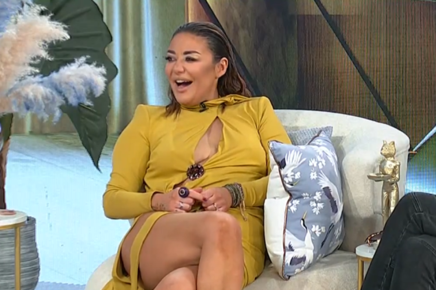 Majka Ane Nikolić puca u minijaturnom bikiniju: U sedmoj deceniji pokazala kakva je bomba (FOTO)