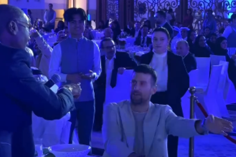 Novak je muzički talenat, kažu u Dohi: Pogledajte kako se Đoković ludo zabavljao u društvu najvećeg rivala (VIDEO)