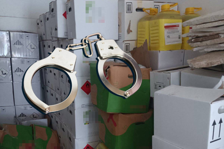 Velika akcija u Bečeju! Policija zaplenila milion evra vredne pesticide, uhapšene dve osobe (FOTO)